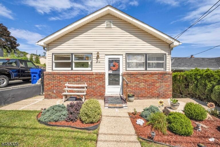 Property listing MLS 4049177 photo 1