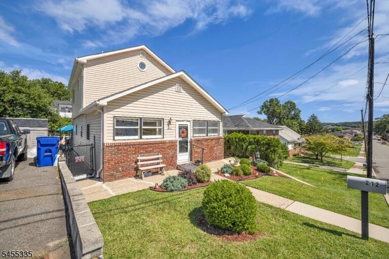Property listing MLS 4049177 photo 4