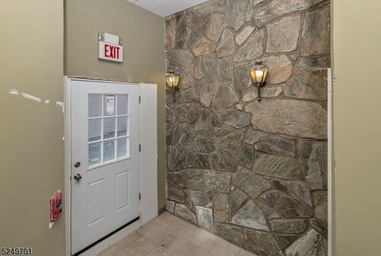Property listing MLS 4049181 photo 15