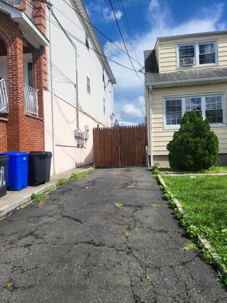 Property listing MLS 4049204 photo 2