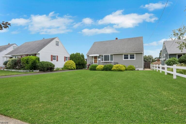 Property listing MLS 4049205 photo 2