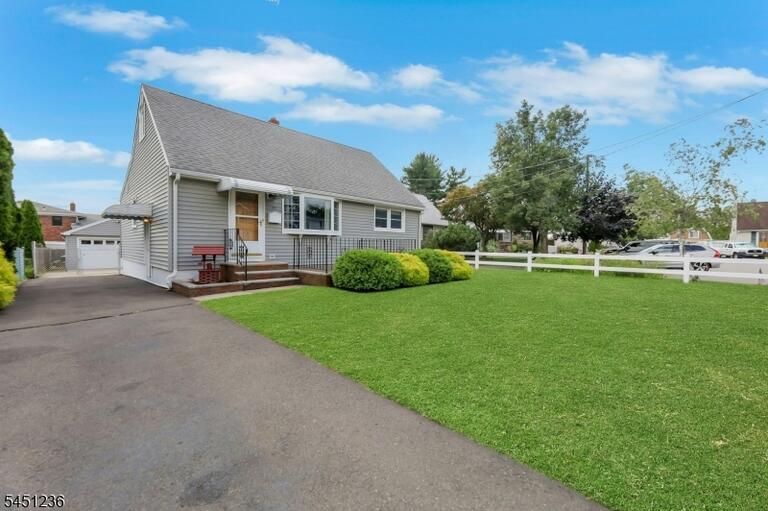 Property listing MLS 4049205 photo 3