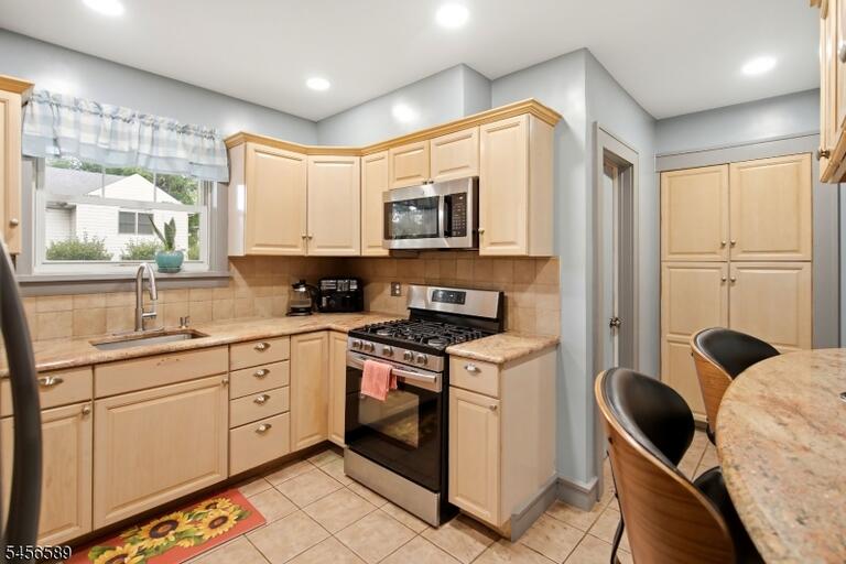 Property listing MLS 4049227 photo 35