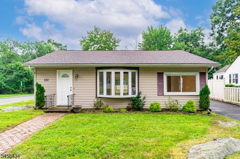 Property listing MLS 4049235 photo 1