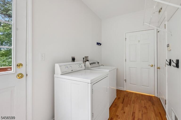 Property listing MLS 4049243 photo 15