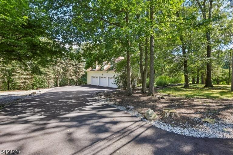 Property listing MLS 4049243 photo 2