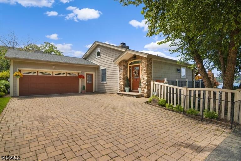 Property listing MLS 4049245 photo 1