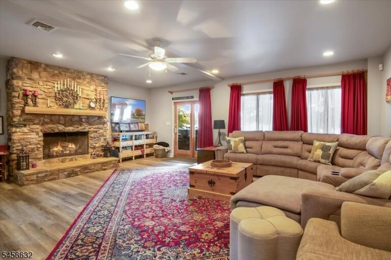 Property listing MLS 4049245 photo 13