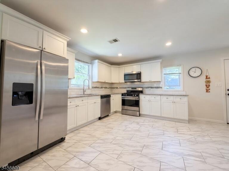 Property listing MLS 4049249 photo 9
