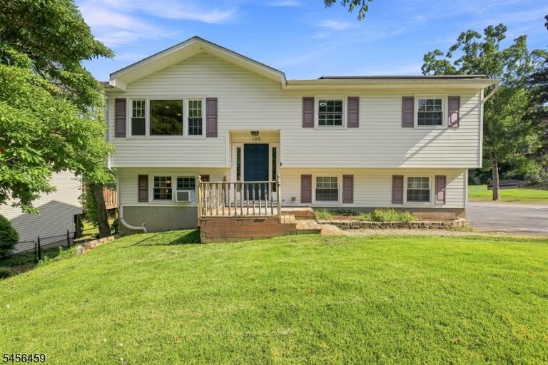 Property listing MLS 4049254 photo 1