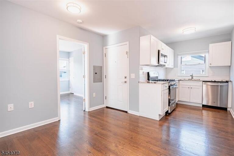 Property listing MLS 4049255 photo 2
