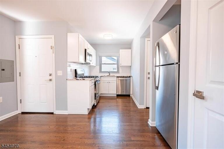 Property listing MLS 4049255 photo 3