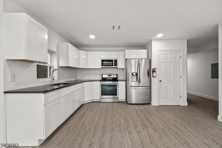 Property listing MLS 4049264 photo 3