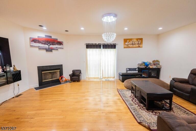 Property listing MLS 4049270 photo 4