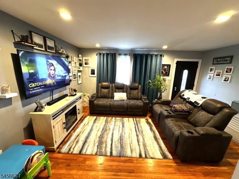 Property listing MLS 4049282 photo 3