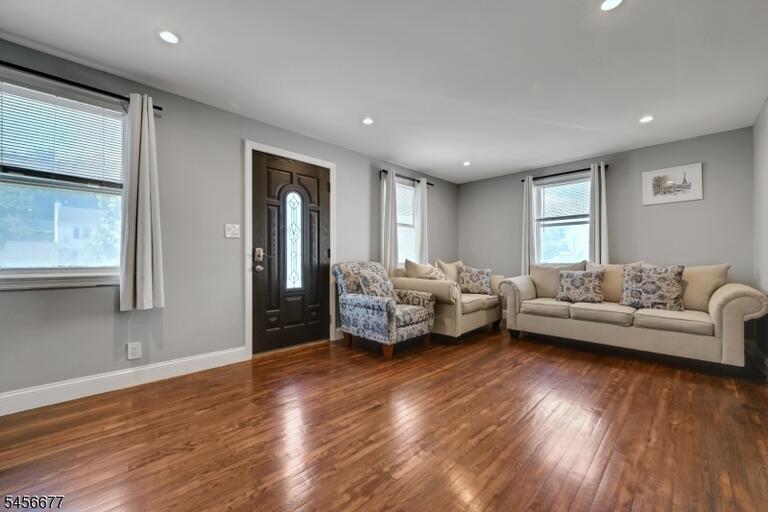 Property listing MLS 4049284 photo 2
