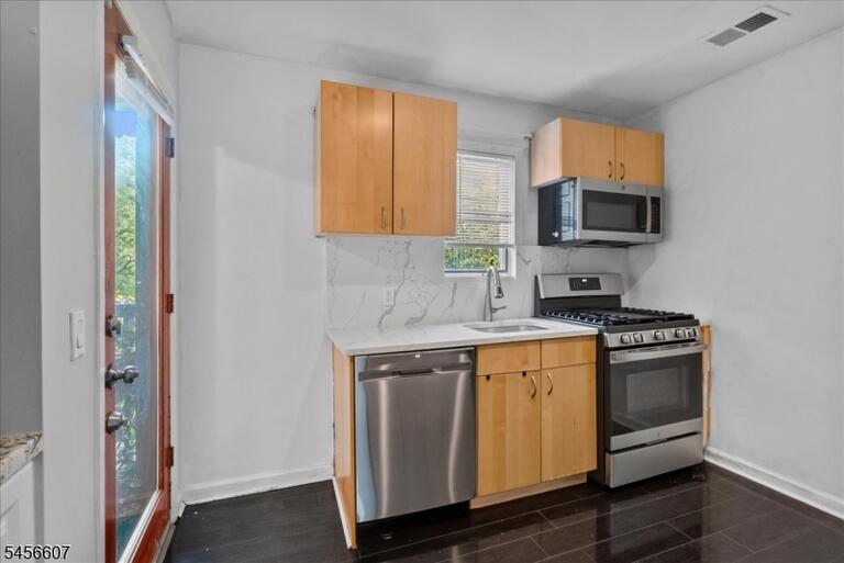 Property listing MLS 4049288 photo 7