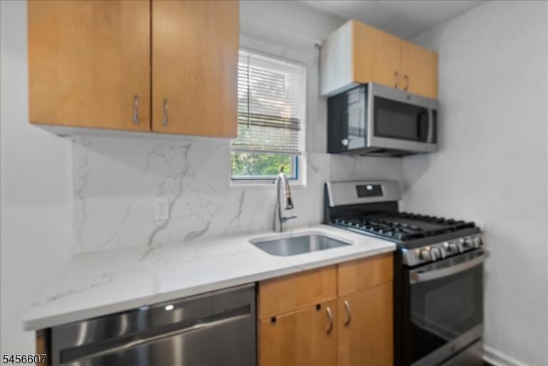 Property listing MLS 4049288 photo 9