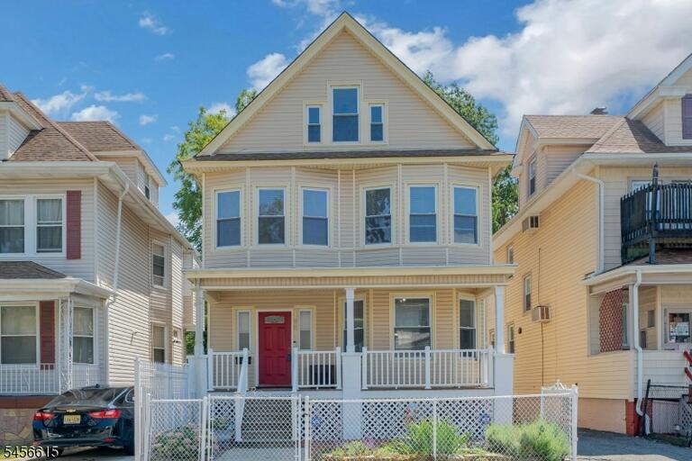 Property listing MLS 4049300 photo 1