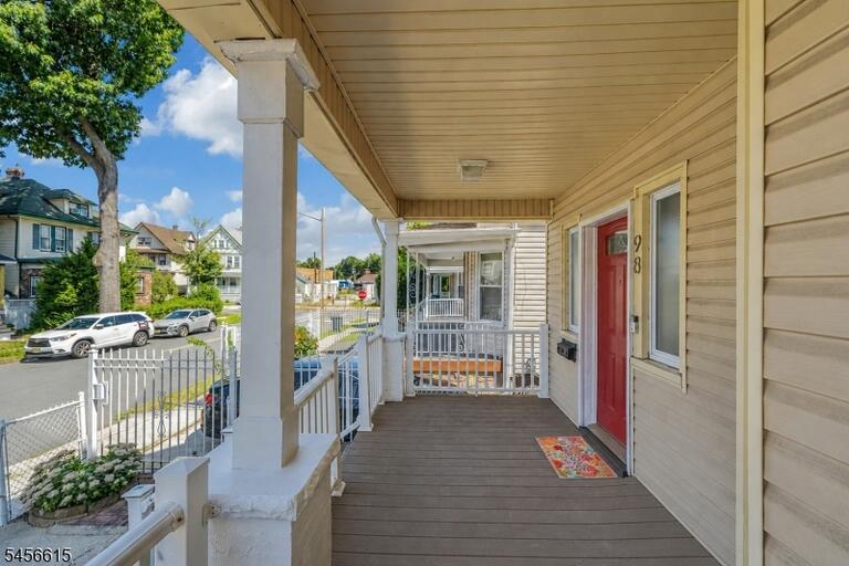 Property listing MLS 4049300 photo 2