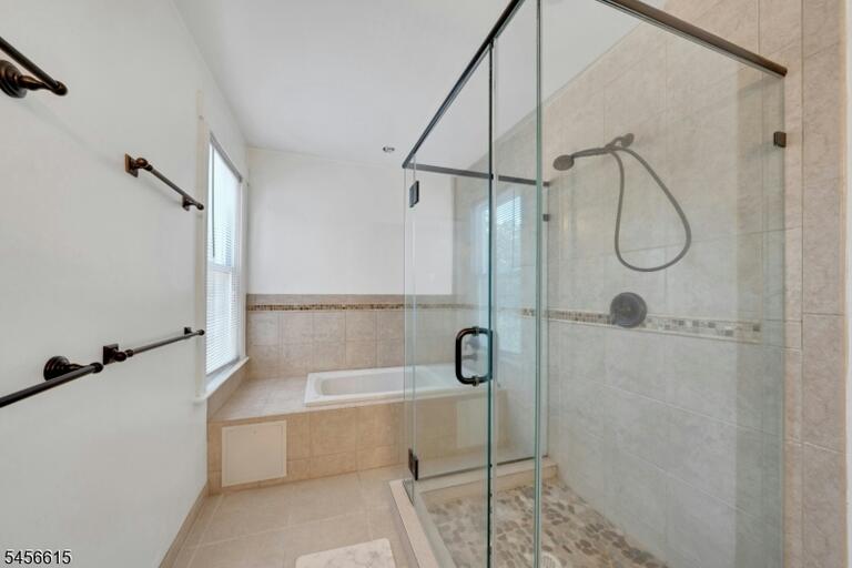 Property listing MLS 4049300 photo 24