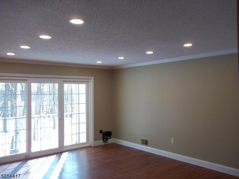 Property listing MLS 4049313 photo 2