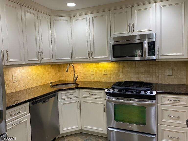 Property listing MLS 4049313 photo 5