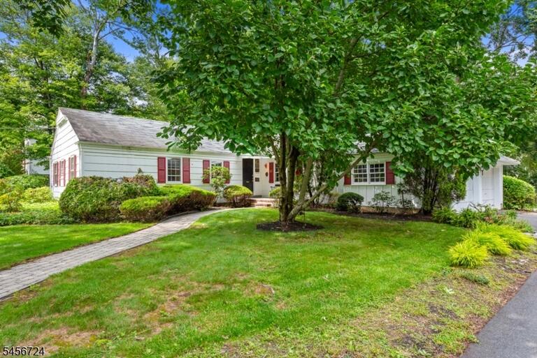 Property listing MLS 4049328 photo 1