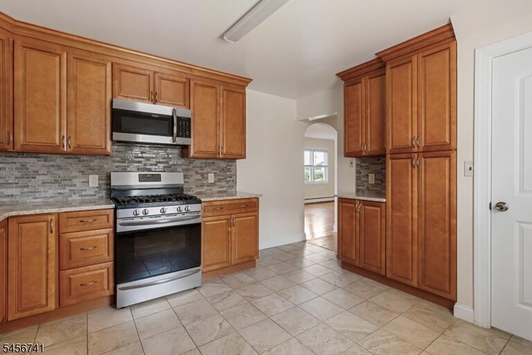 Property listing MLS 4049333 photo 10