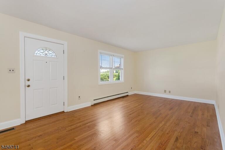Property listing MLS 4049333 photo 3