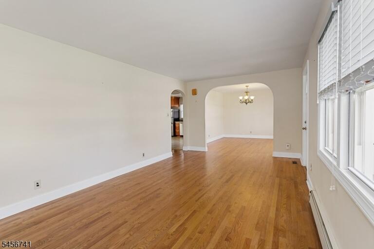 Property listing MLS 4049333 photo 4