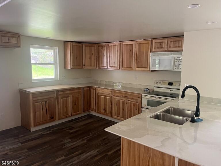 Property listing MLS 4049356 photo 2