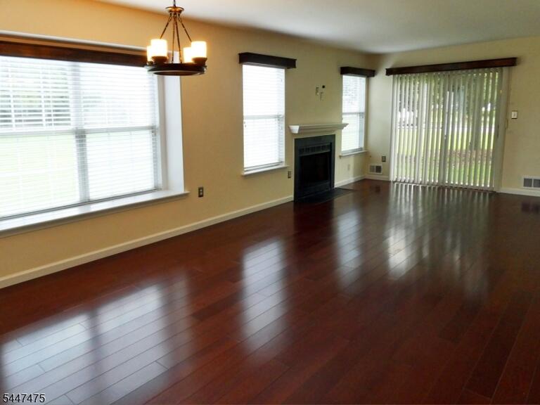Property listing MLS 4049358 photo 3