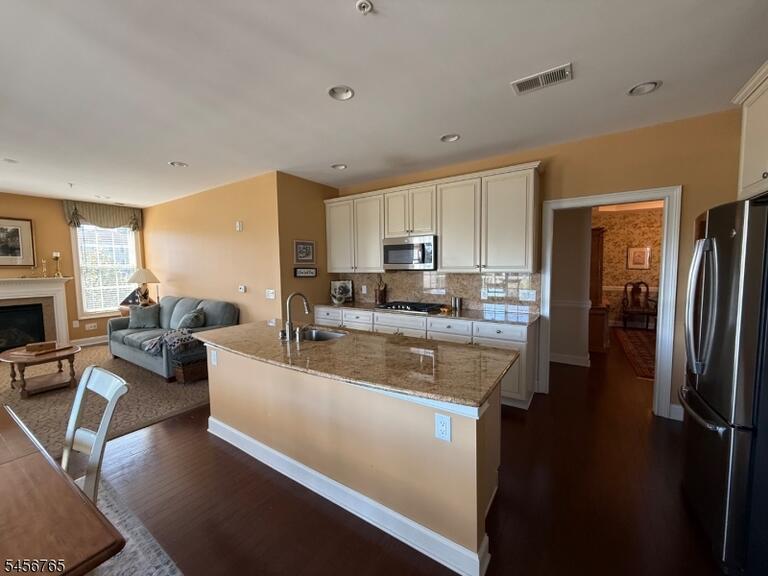 Property listing MLS 4049361 photo 18