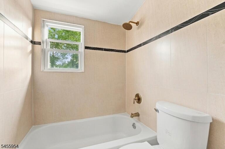 Property listing MLS 4049364 photo 10