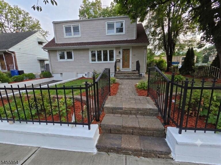 Property listing MLS 4049364 photo 2