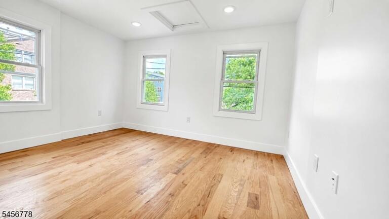 Property listing MLS 4049368 photo 9