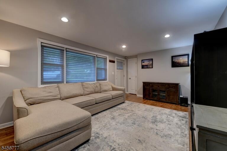 Property listing MLS 4049370 photo 3