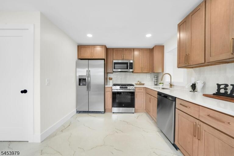 Property listing MLS 4049375 photo 10