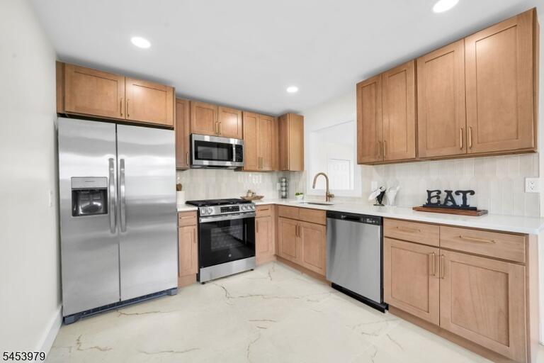 Property listing MLS 4049375 photo 9