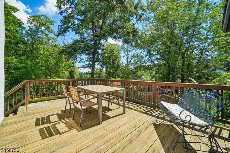 Property listing MLS 4049378 photo 9