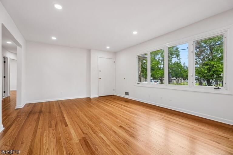 Property listing MLS 4049380 photo 3