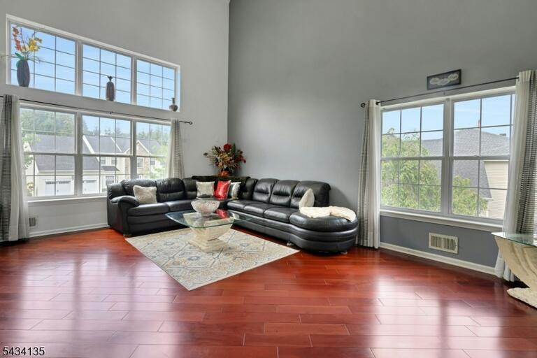 Property listing MLS 4049401 photo 4