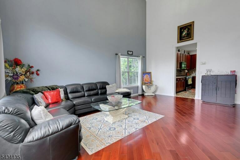 Property listing MLS 4049401 photo 5
