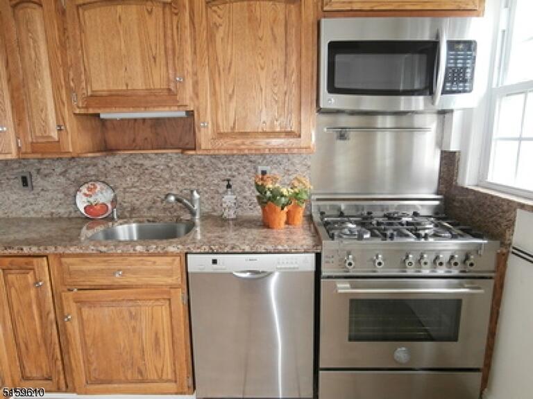 Property listing MLS 4049406 photo 4