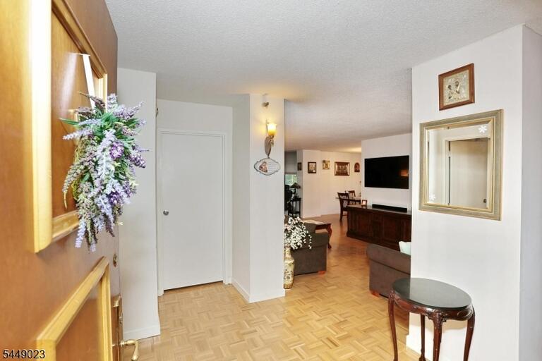 Property listing MLS 4049418 photo 9