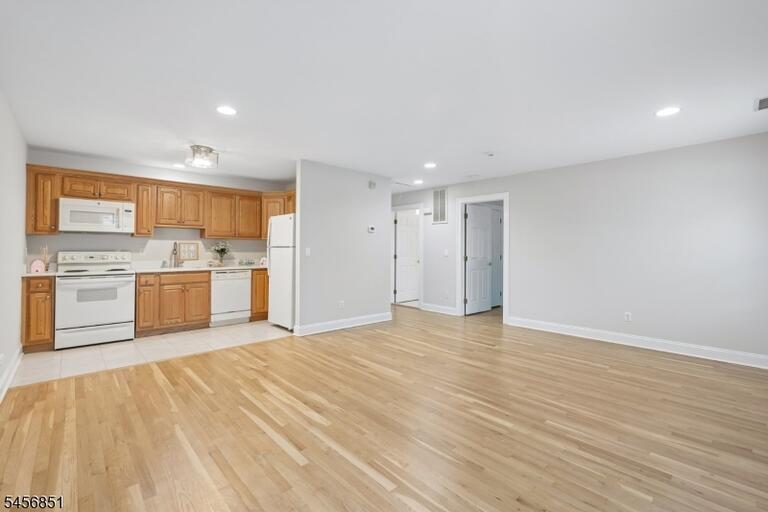 Property listing MLS 4049426 photo 3
