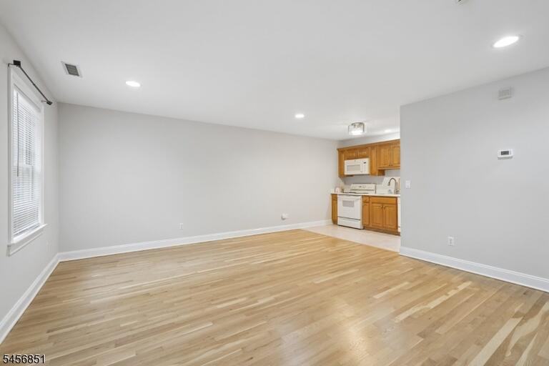 Property listing MLS 4049426 photo 4