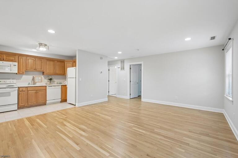 Property listing MLS 4049426 photo 9