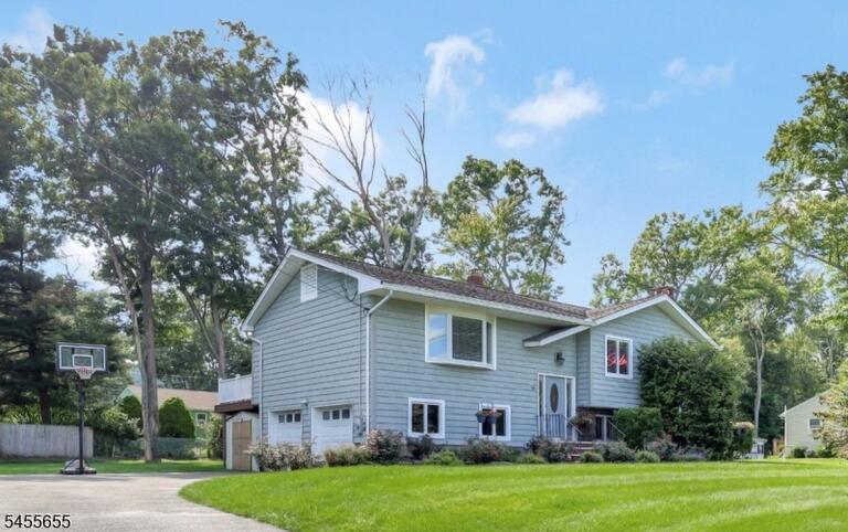 Property listing MLS 4049465 photo 2